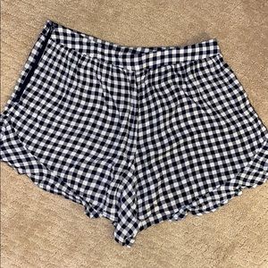 Gingham ruffle flowy shorts